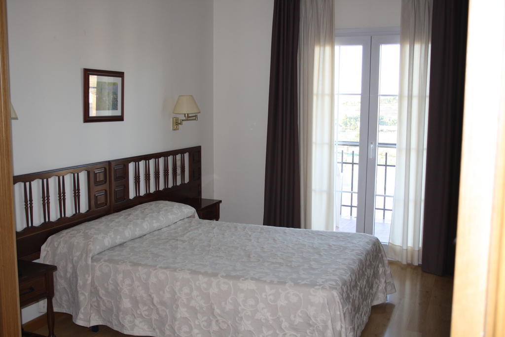 Hotel Mar De Aragon Caspe Room photo