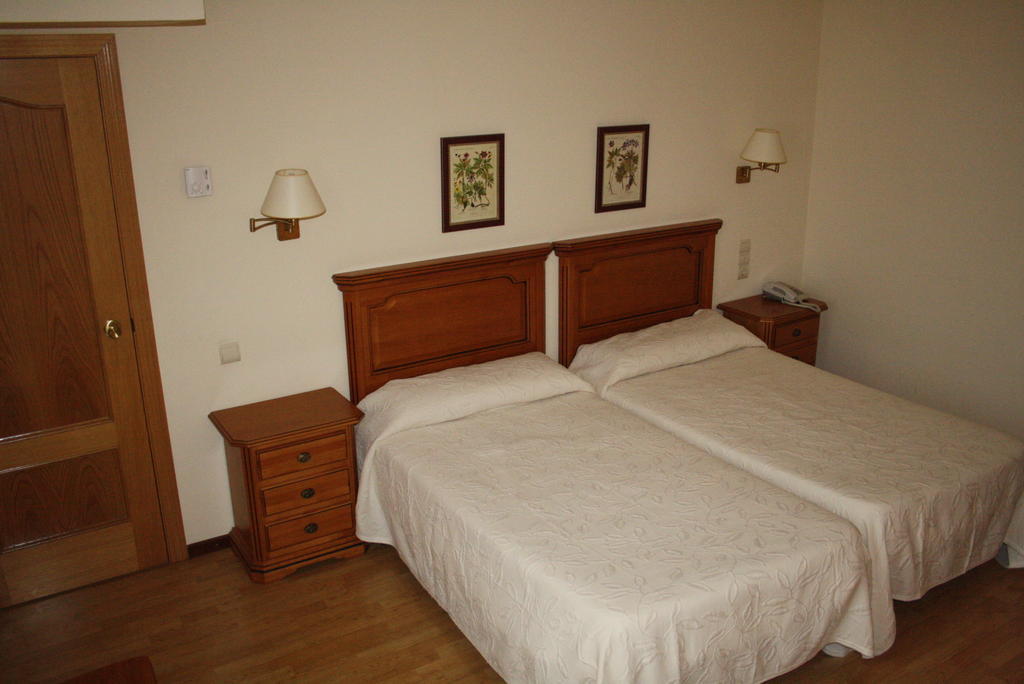 Hotel Mar De Aragon Caspe Room photo